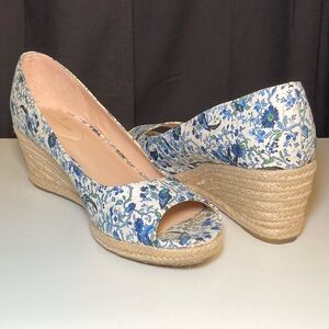 GUC Bandolino Blue Floral Wedge Peep Toe Heels Women Size 9.5